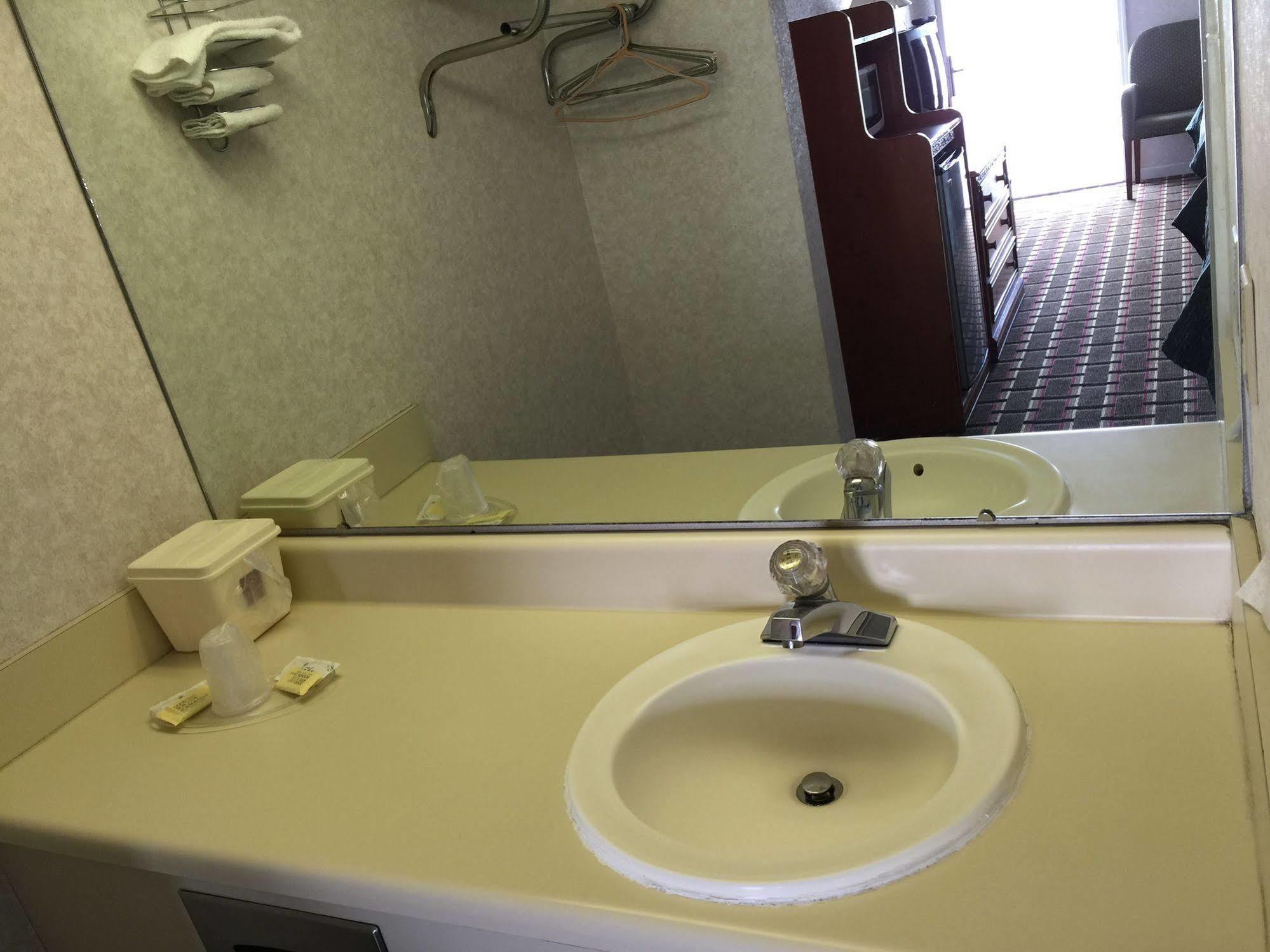 Heritage Inn Cleveland Esterno foto