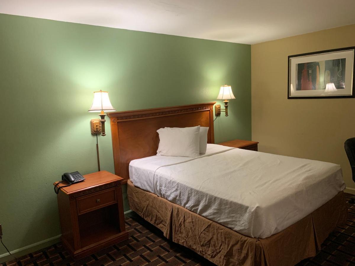 Heritage Inn Cleveland Esterno foto